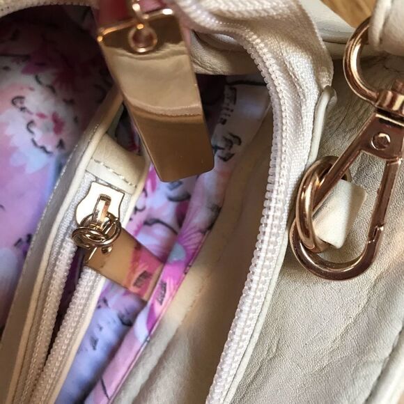 Oversized Handbag  - Picture 15 of 16